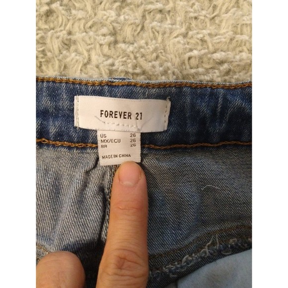 Forever 21 cropped freyed hem size 26 cropped jeans - Picture 8 of 9